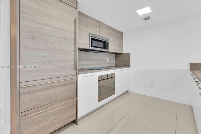 Building Photo - 400 Sunny Isles Blvd