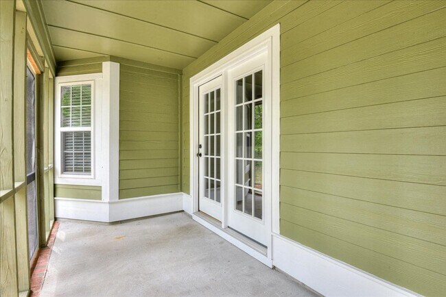 Building Photo - 1021 Mansford Ln