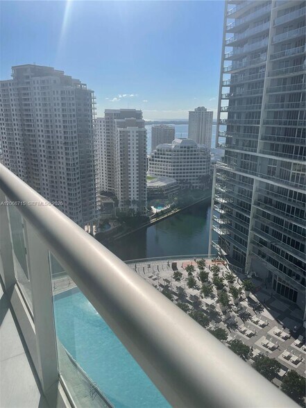 Building Photo - 475 Brickell Ave