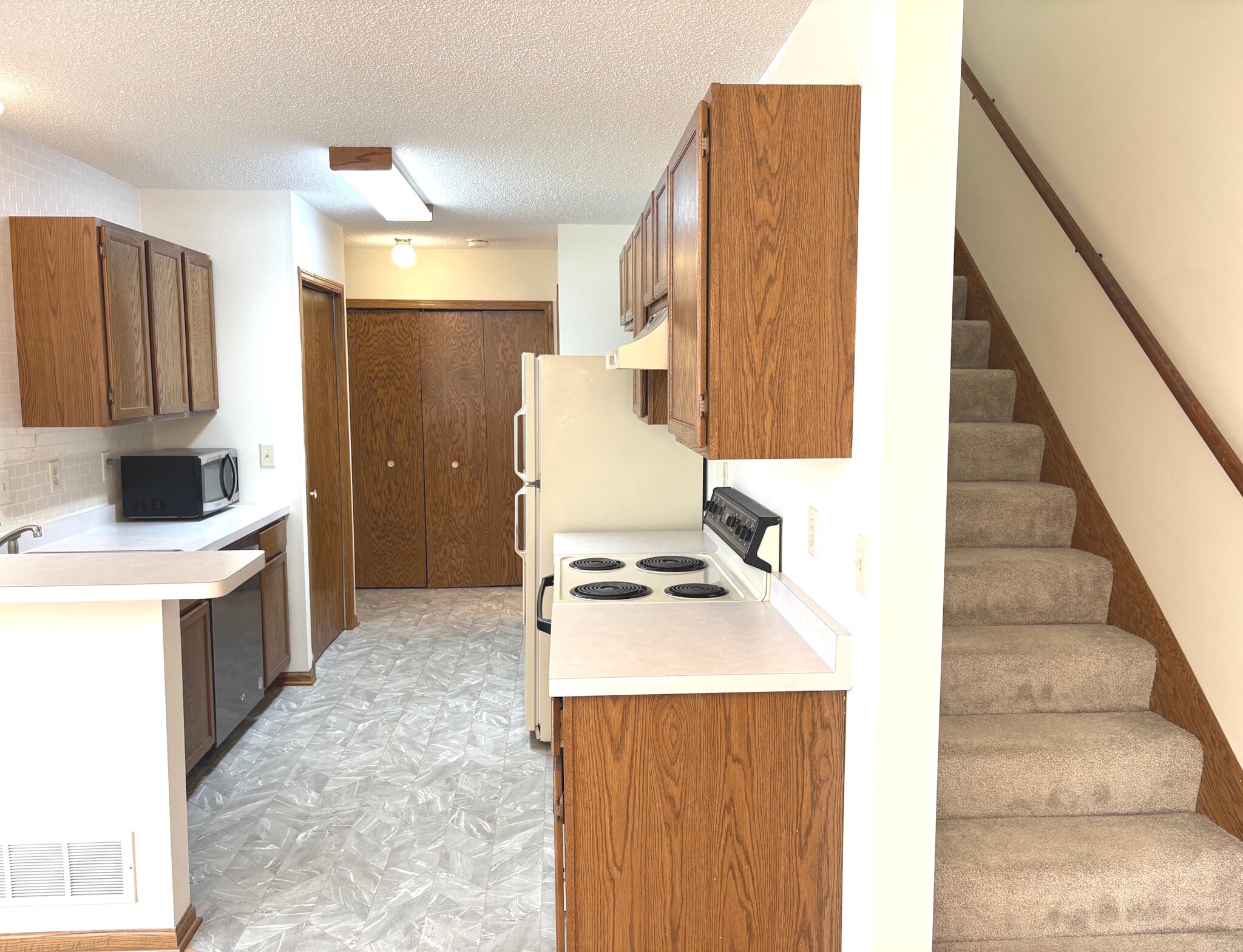 Kitchen - 1119 Pecks Woods Dr