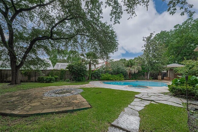 Building Photo - 11914 Ashmead Dr