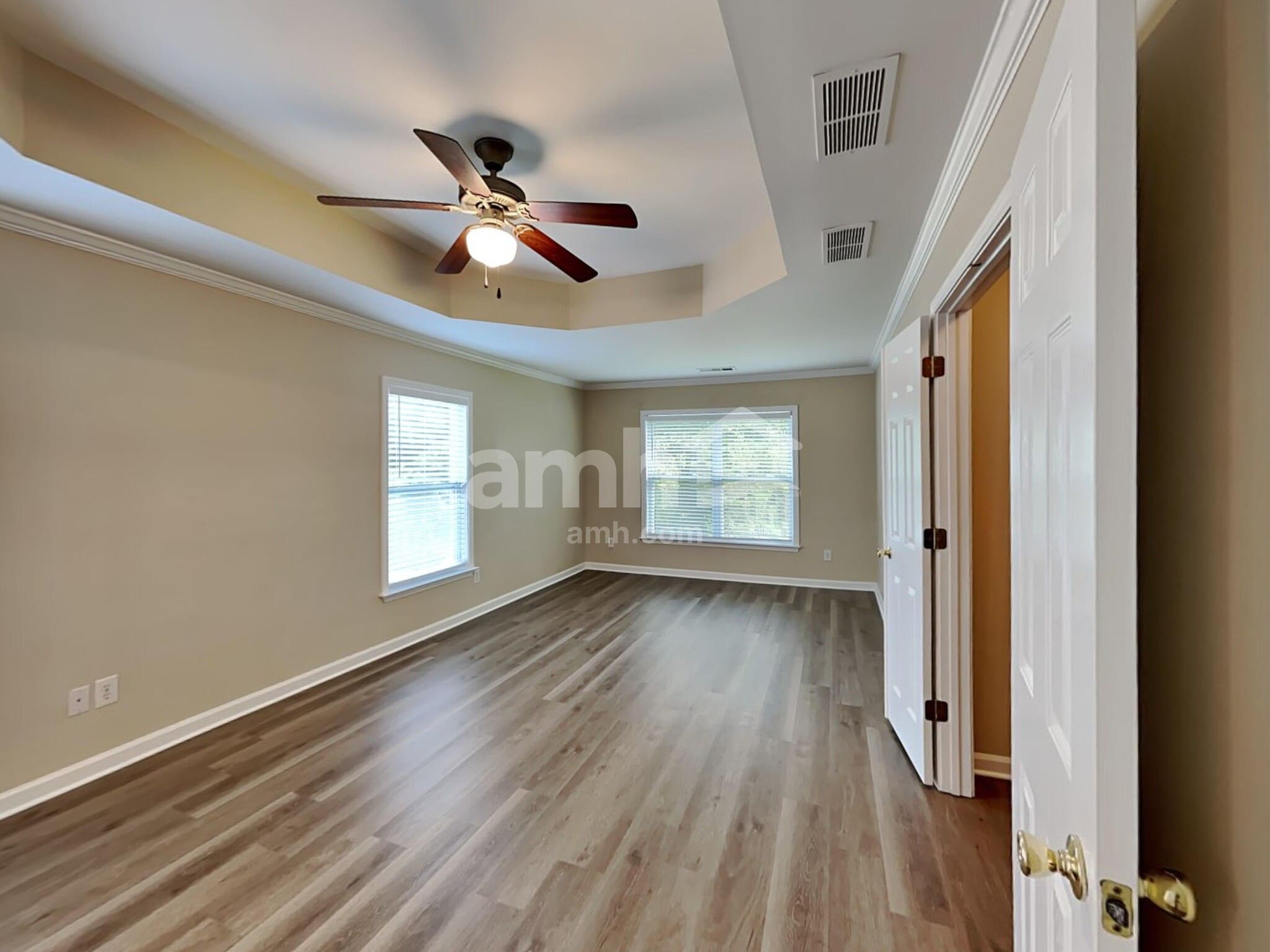 Building Photo - 295 Springs Xing