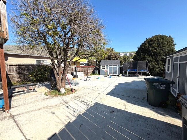 Building Photo - 860 Olive Ave