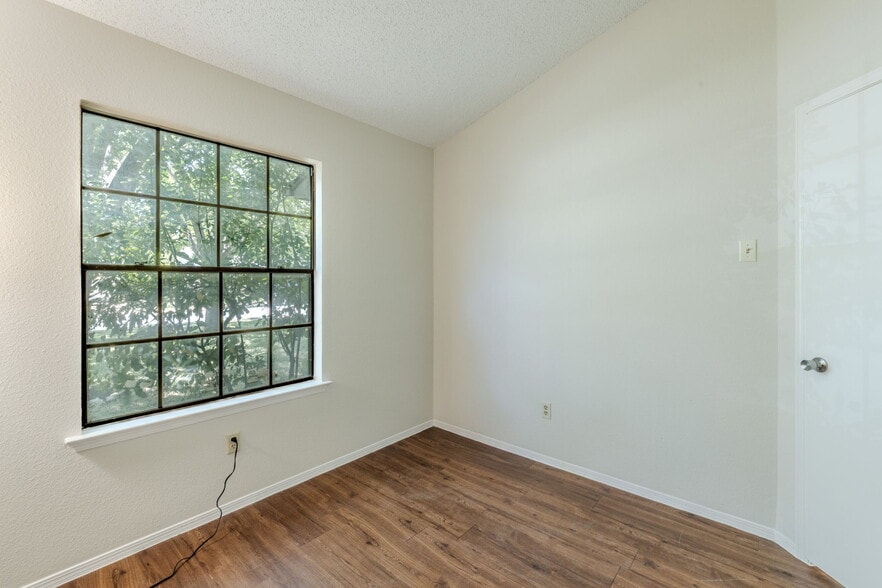 Building Photo - 1802 Verbena Way