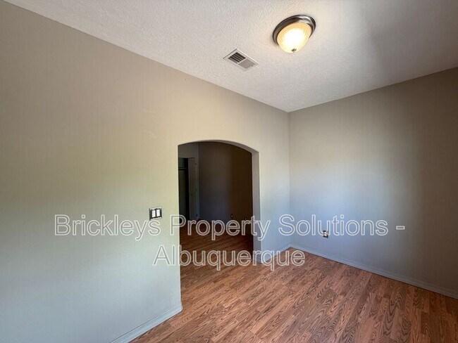 Building Photo - 6812 Nagoya Rd NE