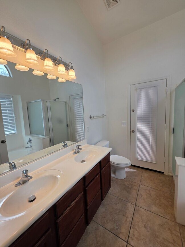 Building Photo - Single Story Large 4 bedroom- Maricopa