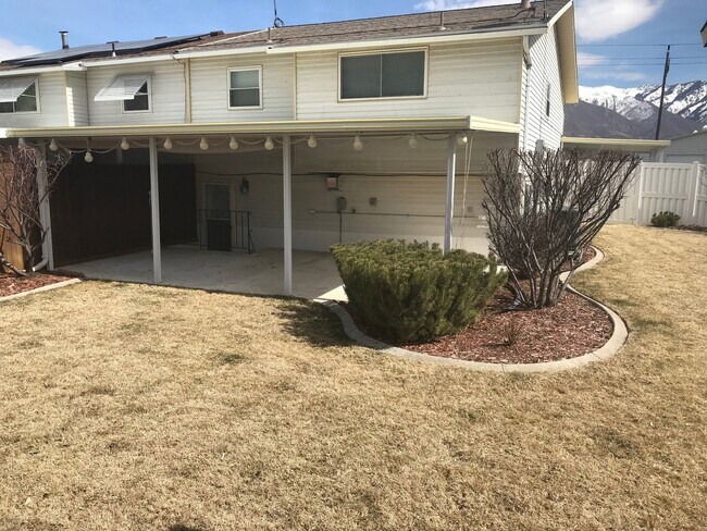 Building Photo - Beautiful Riverdale twin home available for rent