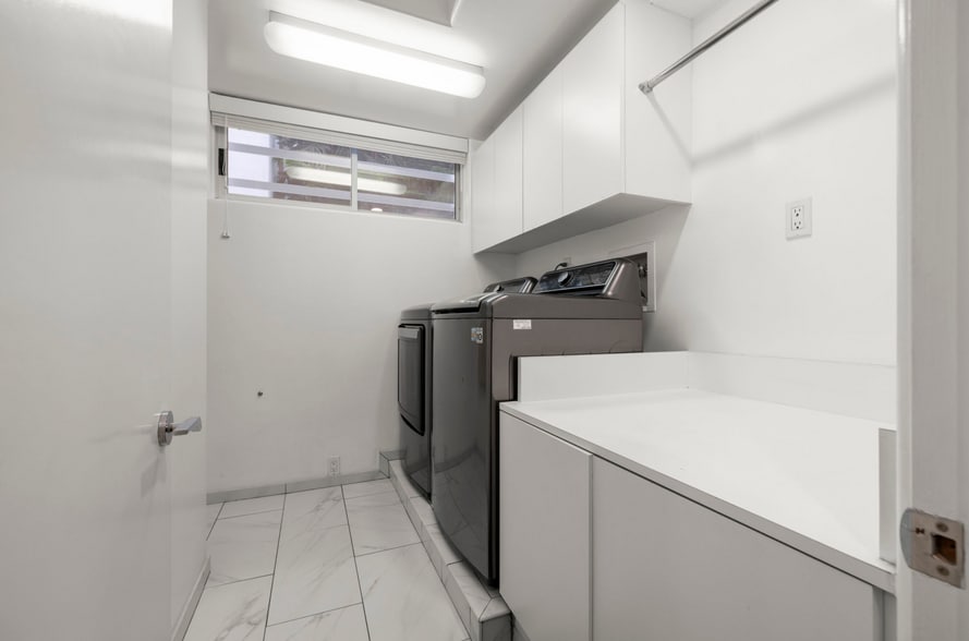 Oversized washer and dryer suitable for large, family-sized loads. - 120 Mast Mall