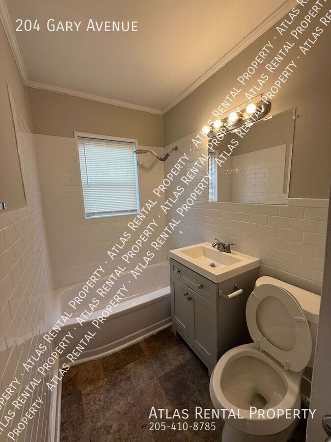 Building Photo - 204 Gary St