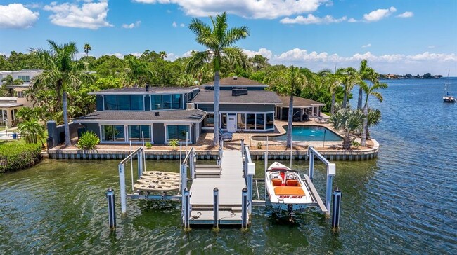 Building Photo - 2785 Bayside Dr S