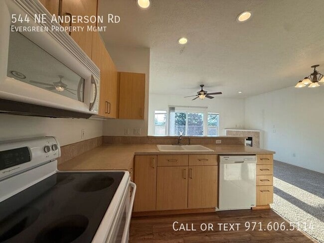Building Photo - 544 NE Anderson Rd