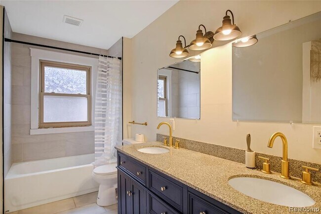 Building Photo - 1484 Virginia Park St