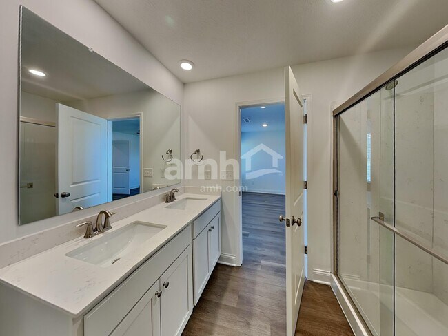 Building Photo - 9184 Henley Ave