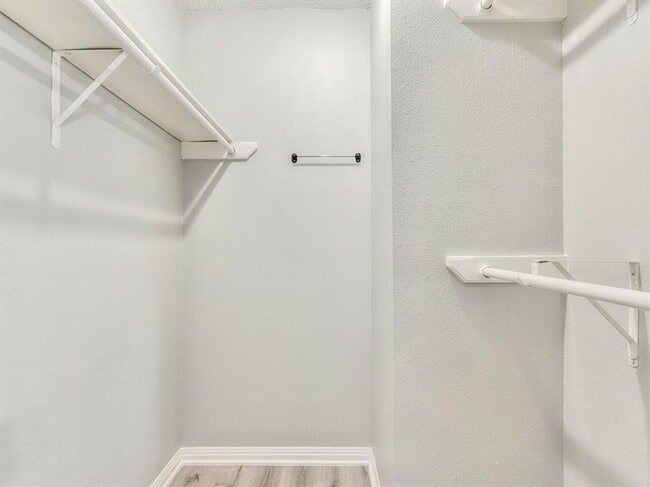 Building Photo - Charming 2 Bedroom, 1.5 Bathroom Home with...