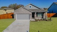 Building Photo - 4/2.5/2 Owasso Home! Lawn Care Included!