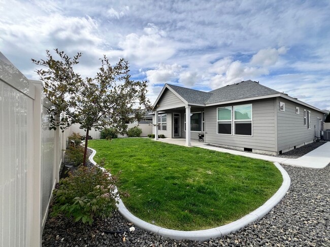 Building Photo - Newer Construction Home in Mae Valley!