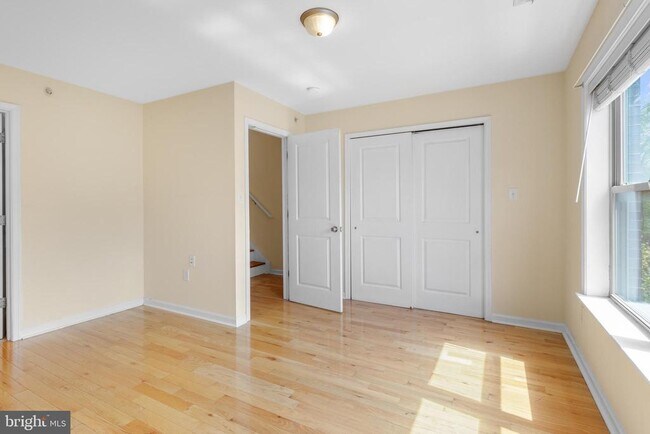 Building Photo - 2464 Frankford Ave