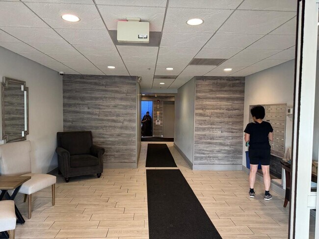 Building Photo - 2020 St Regis Dr