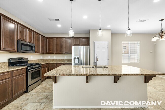 Building Photo - 1105 N Yucca Ave