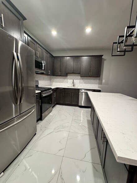 Building Photo - 61 N Grove St