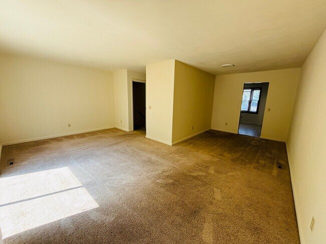 Building Photo - 2511 Ridge Rd