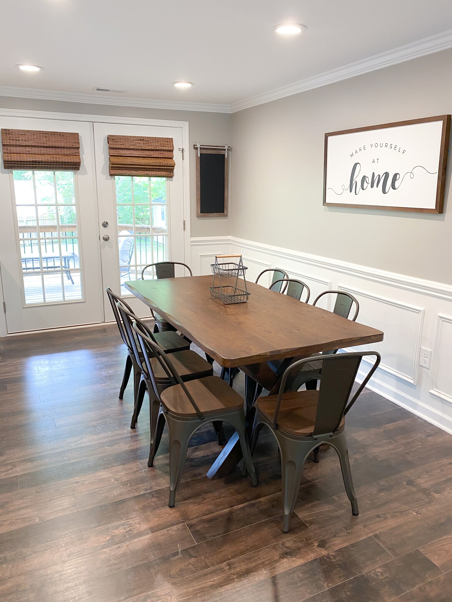 Kitchen seating for 8 - 11501 Five Cedars Rd