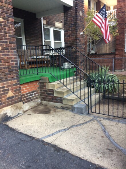 Building Photo - 2210 Murray Hill Rd