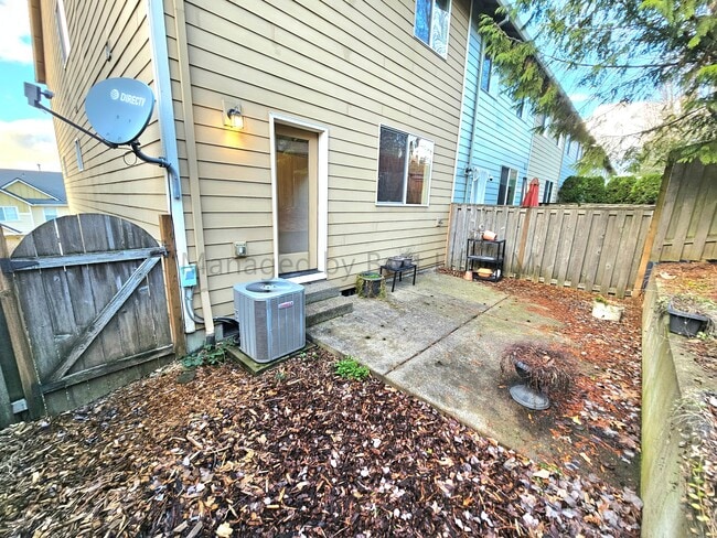 Building Photo - 9994 SE Old Town Ct