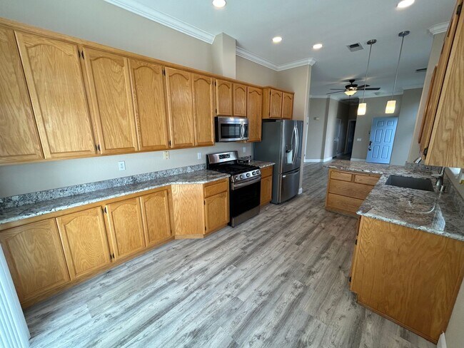 Building Photo - 460 Winesap Dr