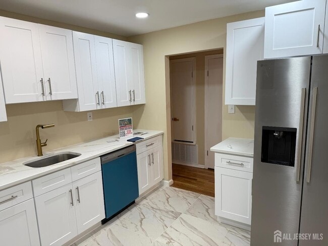 Building Photo - 5 Pelmont Pl