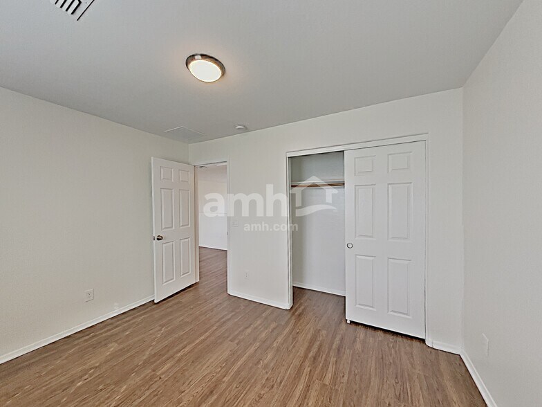 Building Photo - 16194 W Shangri La Rd