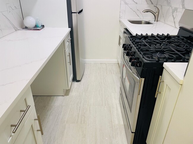 Building Photo - 201 St Pauls Ave