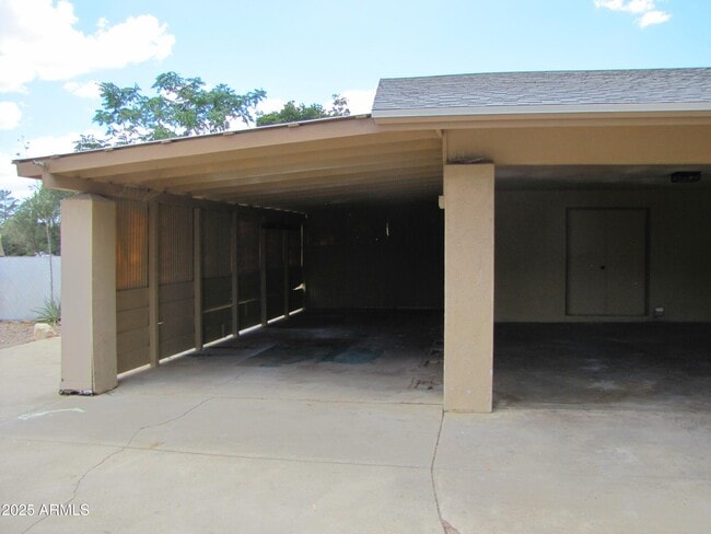 Building Photo - 947 S Cardinal Ave