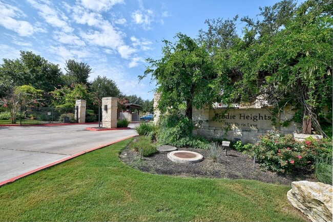 Building Photo - 3101 Davis Ln