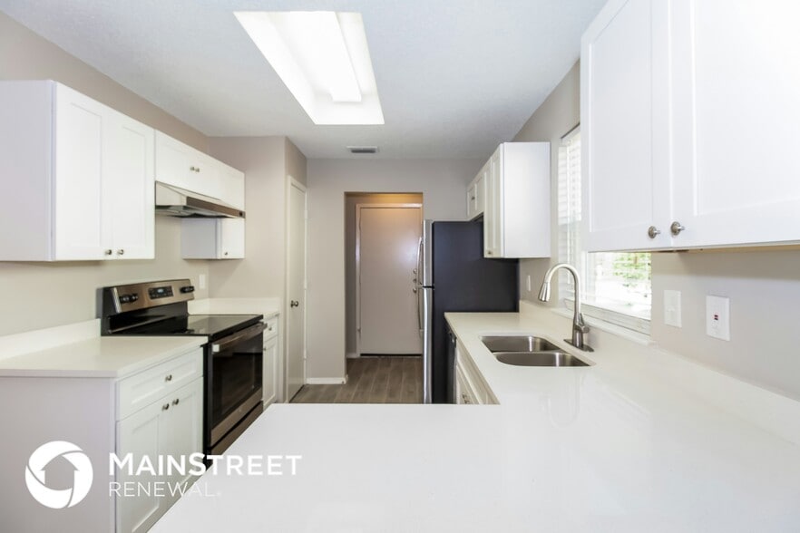 Building Photo - 6637 N Park Dr