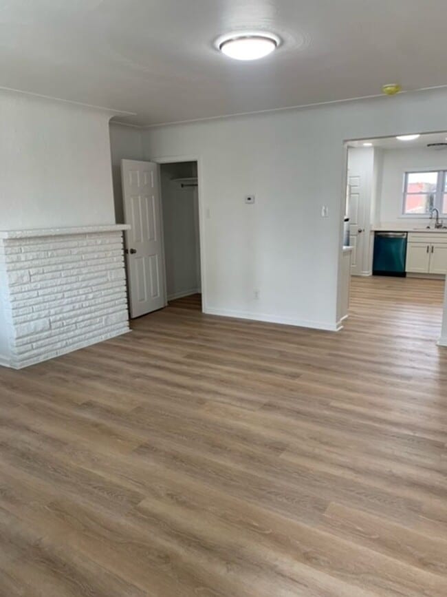 Building Photo - Beautiful 2 bedroom 2 bathroom home in the heart of Bloomfield.