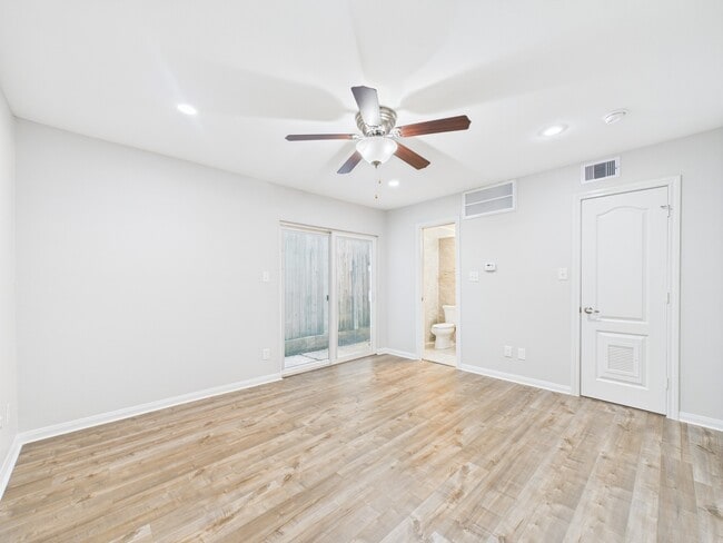 Building Photo - 5333 Richmond Ave.