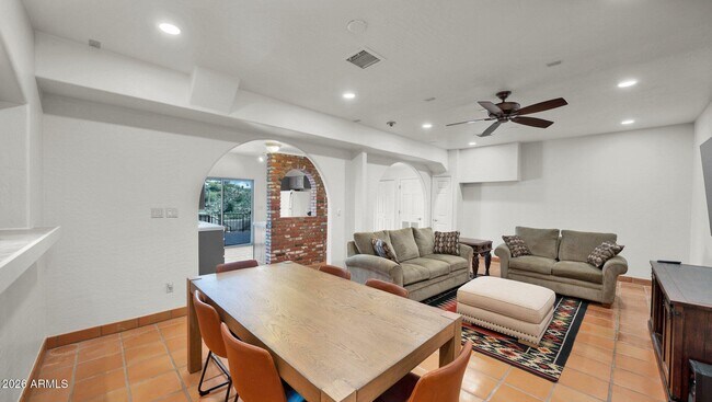 Building Photo - 10845 N Pinto Dr