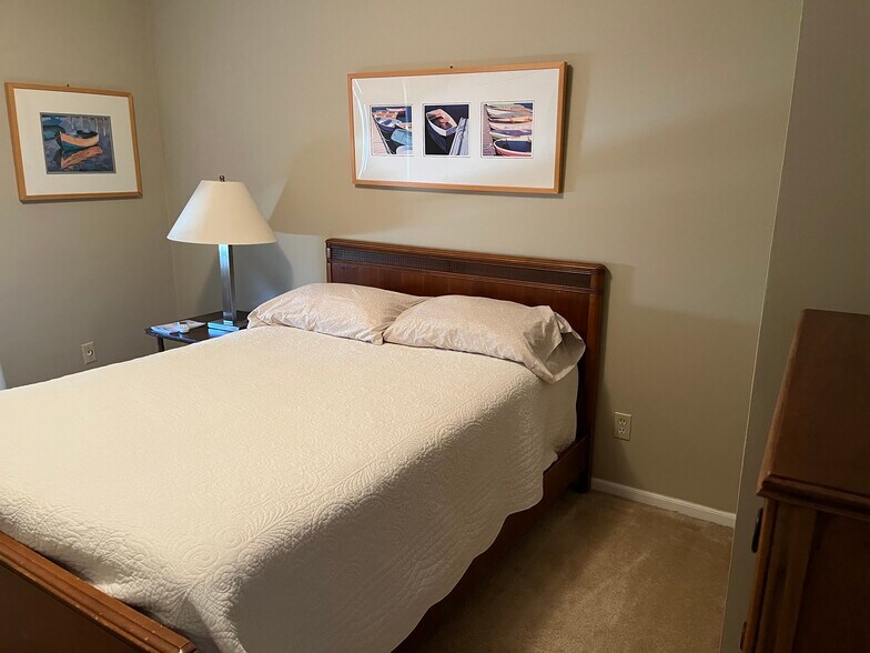 bedroom 3 - 571 W End Dr