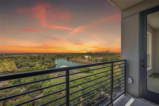 Building Photo - 1701 Simond Ave Ave