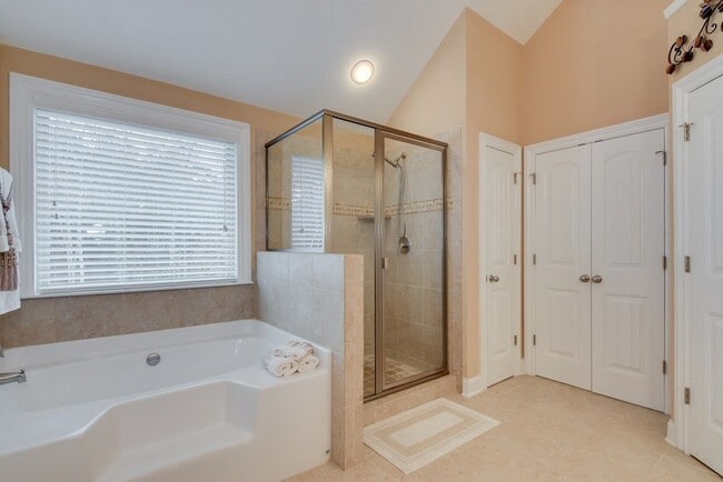 Building Photo - 4717 Southwind Rd