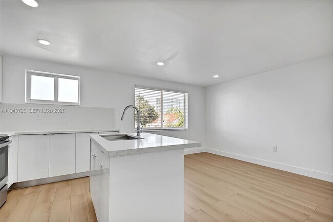 Building Photo - 1632 NW 16th Terrace