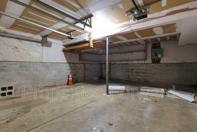 Building Photo - 2246 Shirlene Dr