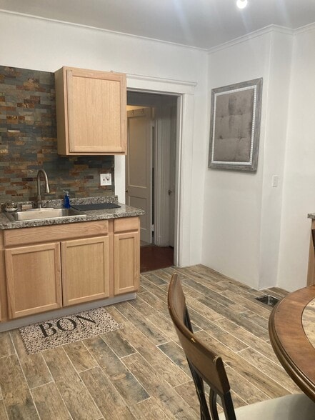 Building Photo - 1887 State St