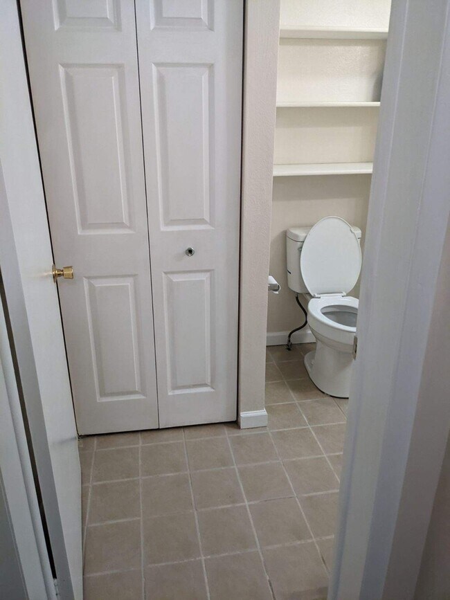 Building Photo - 337 E 10th Ave