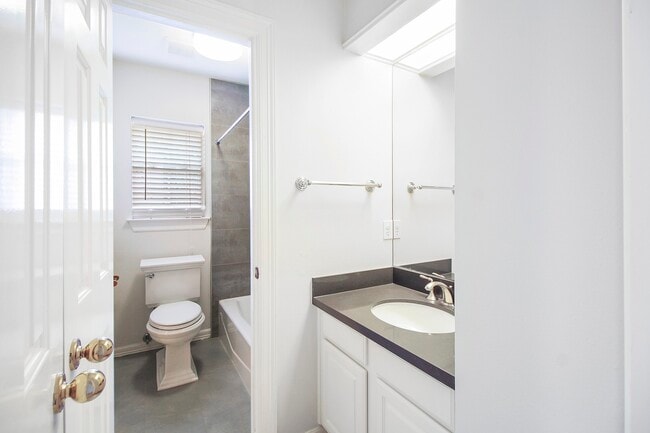 Building Photo - 14127 Swallowfield Dr