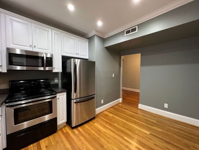 Building Photo - WEST GHENT