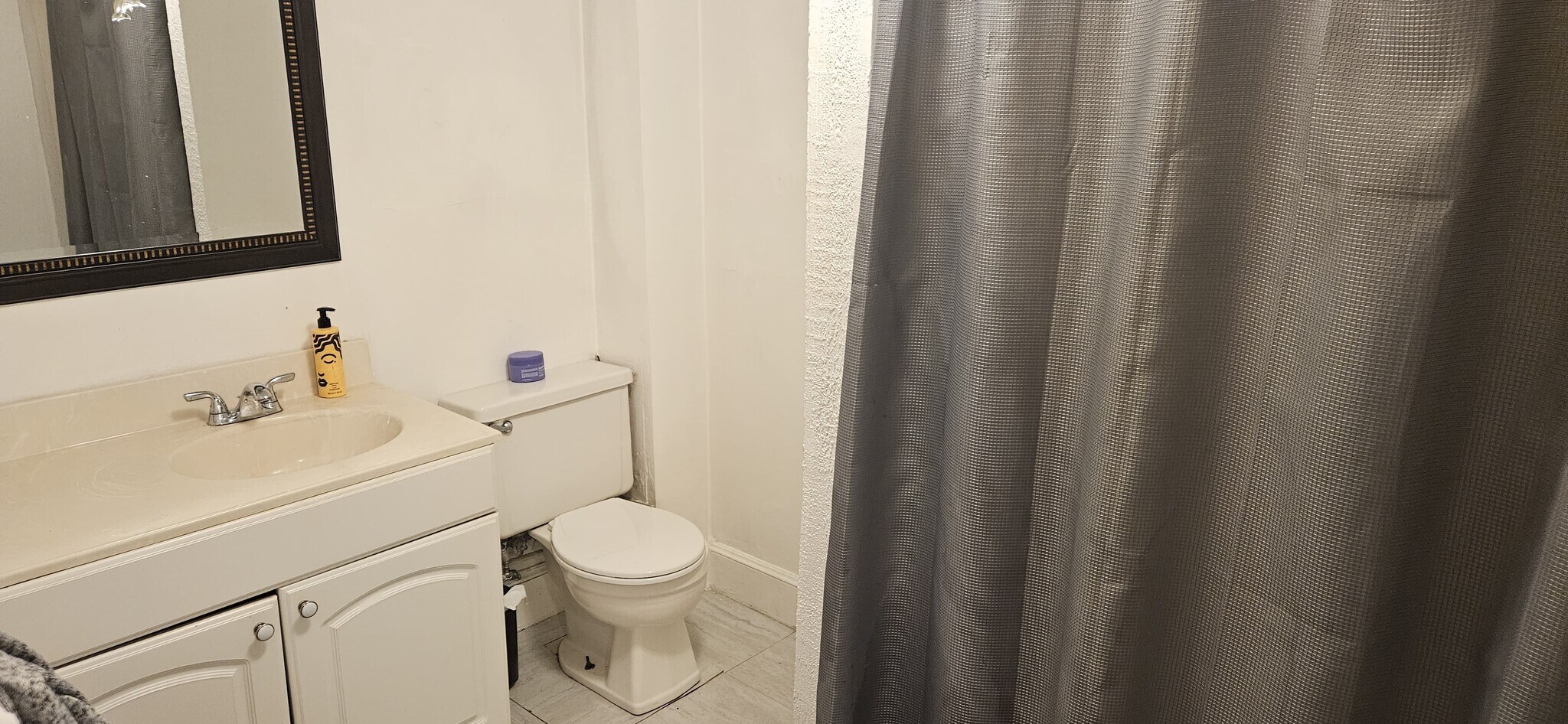 Building Photo - 10 Springdale St