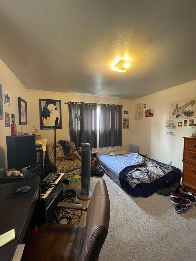 Building Photo - STUDENTS WELCOME! Split-Level Home in Midtown Ft. Collins