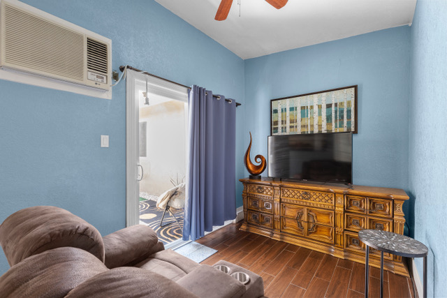 Building Photo - 5333 Longridge Ave